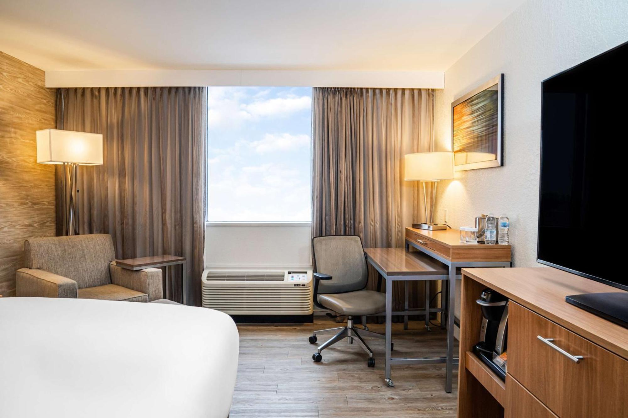 Doubletree By Hilton Kitchener Hotel Kültér fotó