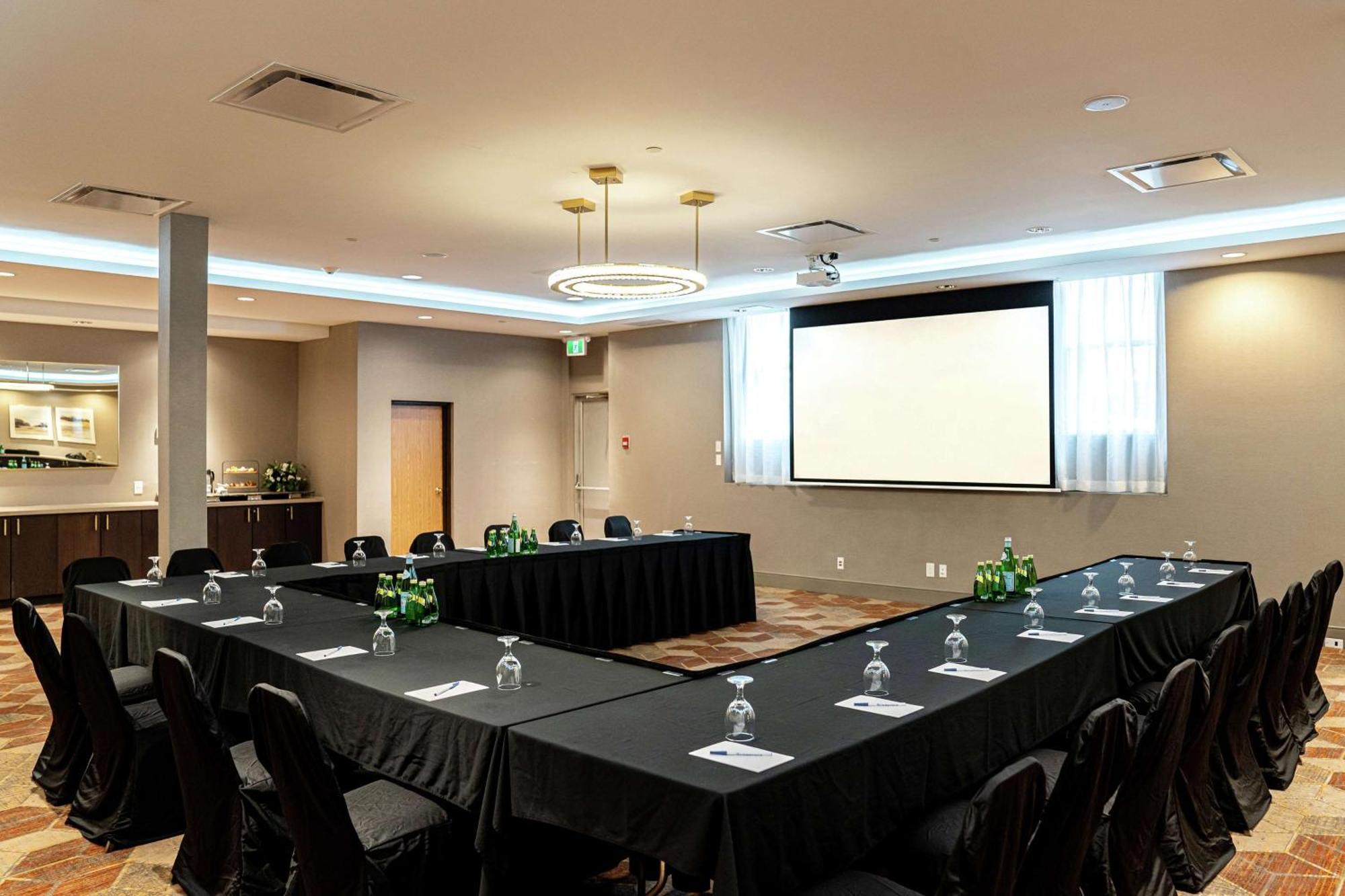 Doubletree By Hilton Kitchener Hotel Kültér fotó