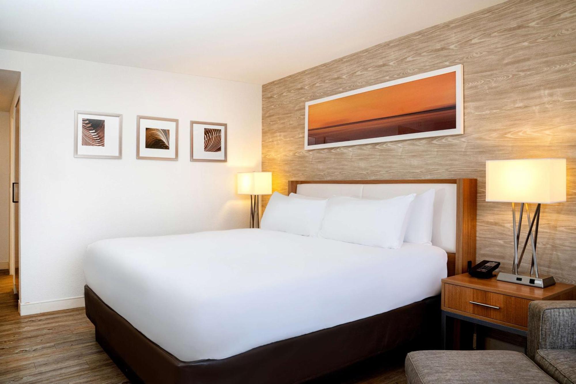Doubletree By Hilton Kitchener Hotel Kültér fotó