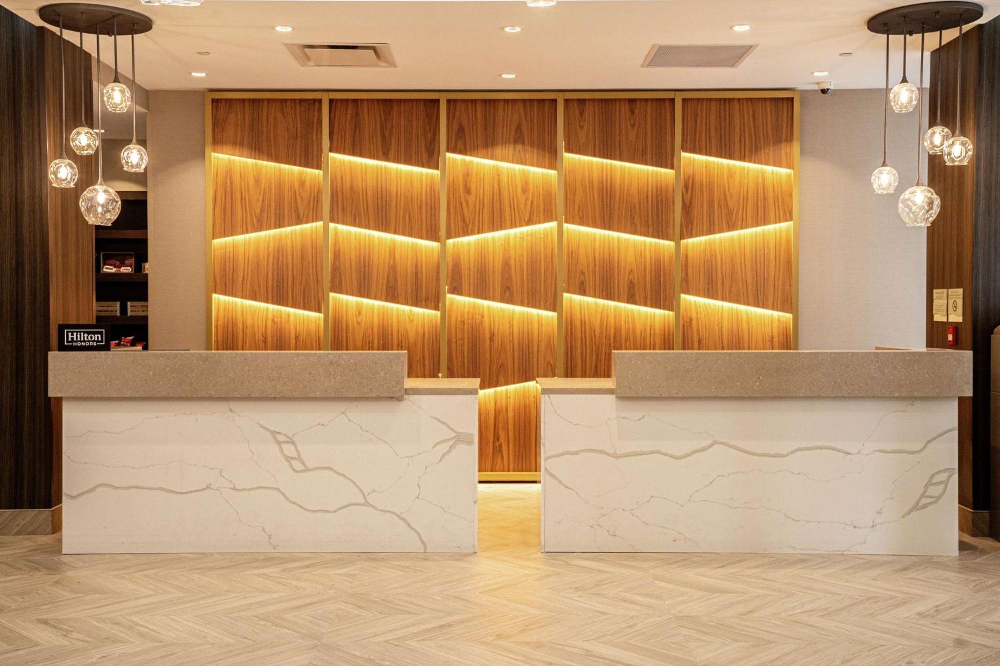 Doubletree By Hilton Kitchener Hotel Kültér fotó